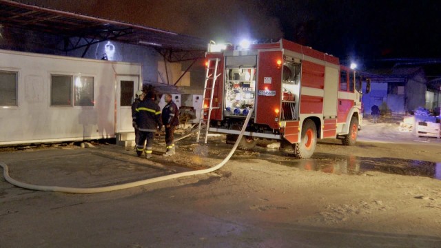 Пожар горя в склад на фабриката за пелети край казанлъшкото