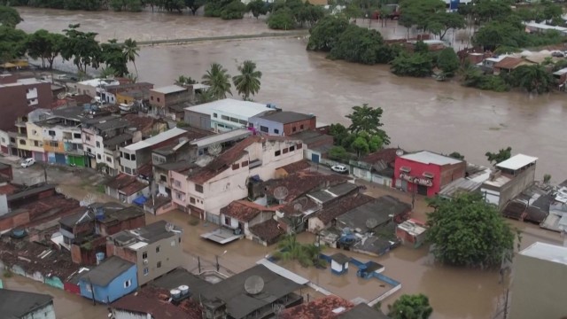 Скъсване на язовирни стени доведе до масови евакуации в Бразилия Два