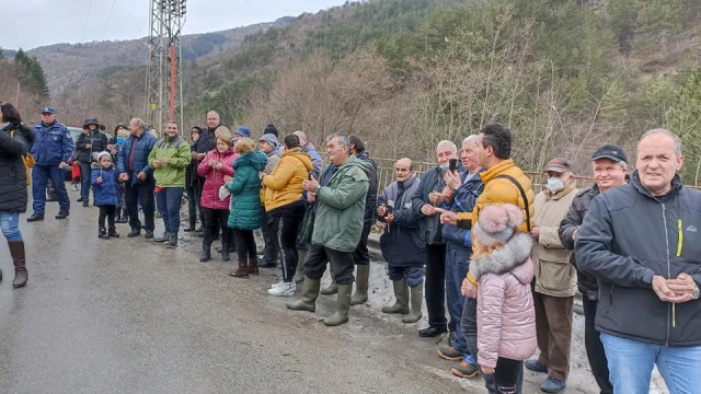 Раздават курбан край Забърдо