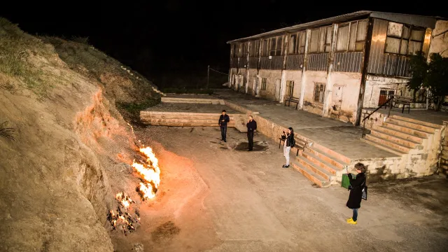 Огън гори вече 4000 години в Азербайджан Нито дъждът нито