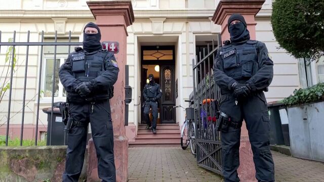 В Германия осуетиха опит за държавен преврат Според разследващите зад