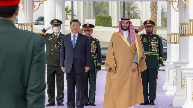 Си Цзинпин е на посещение в Саудитска Арабия Китайският президент