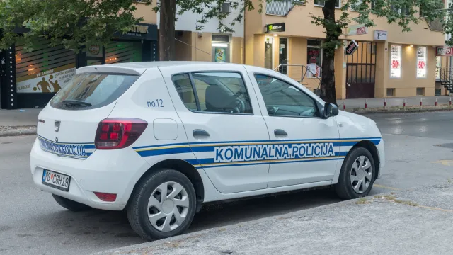 Основни и средни училища в черногорската столица Подгорица бяха евакуирани