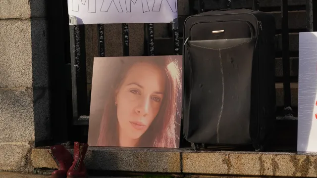 Близки на убитата 33 годишна Евгения Владимирова се събраха на мирен