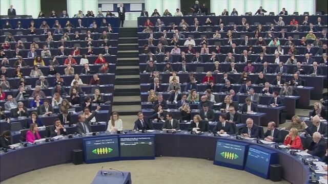 Евродепутатите с безпрецедентно мнозинство прекратиха мандата на заместник председателя Ева
