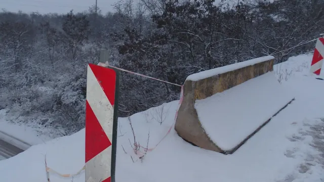 Зрителски сигнал за опасен мост по пътя за софийското село