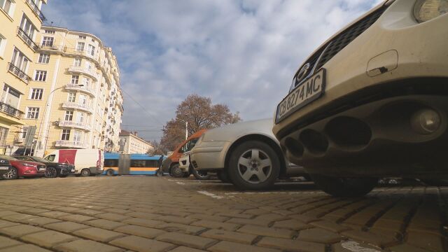 Въвеждат ограничения за най замърсяващите коли в София От 1 декември