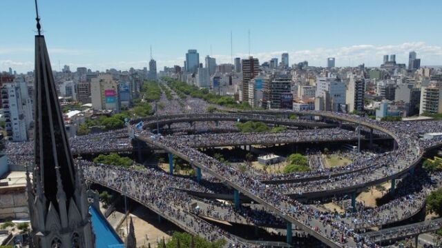 Над четири милиона са по улиците на Буенос Айрес (ВИДЕО)