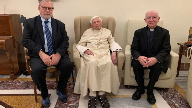 Бенедикт XVI който сам се отказа от папството през 2013