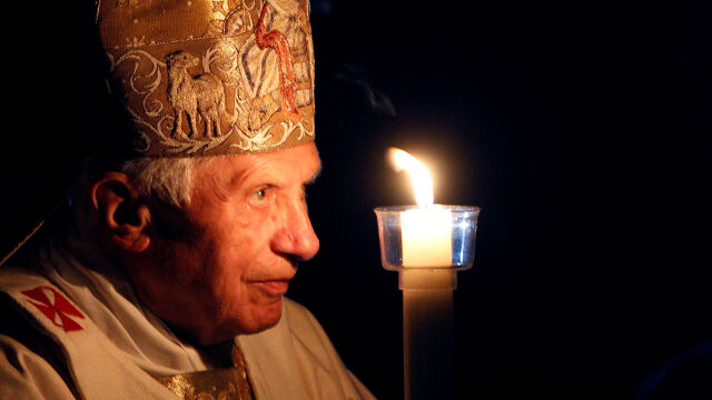 Световни лидери отдадоха почит към починалия по рано днес папа