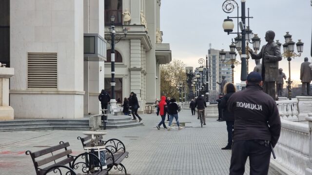 В Скопие са разтърсени от отвличането и смъртта на 14-годишно момиче, убиецът е избягал в България