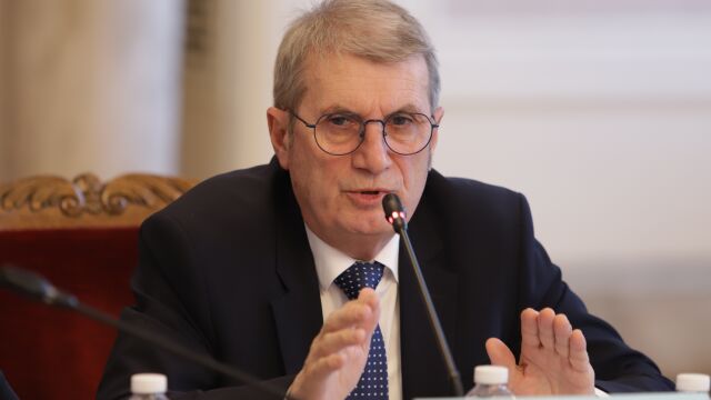 Министърът на здравеопазването Христо Хинков ще отстъпи поста си при