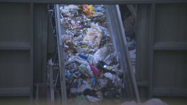 Боклукът на София: Препълнено депо и невъзможност за рециклиране в завода край село Яна