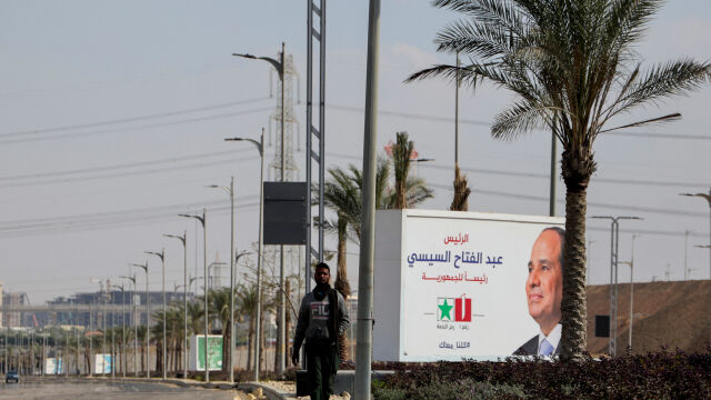 Египтяните отиват до урните за президентските избори на които Абдел
