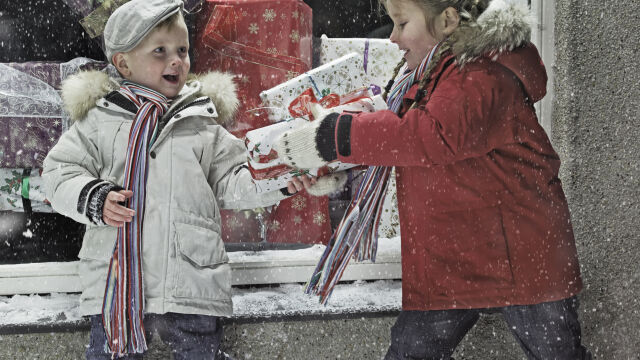 Коледните традиции: Защо в Исландия задължително се подарява книга - най-вече на децата?