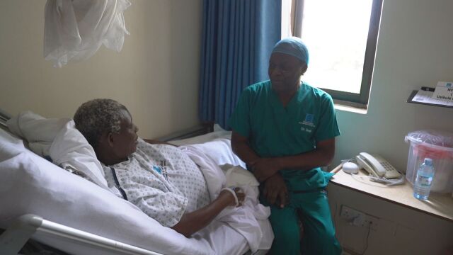 Световна медицинска сензация – 70 годишна жена от Уганда роди близнаци