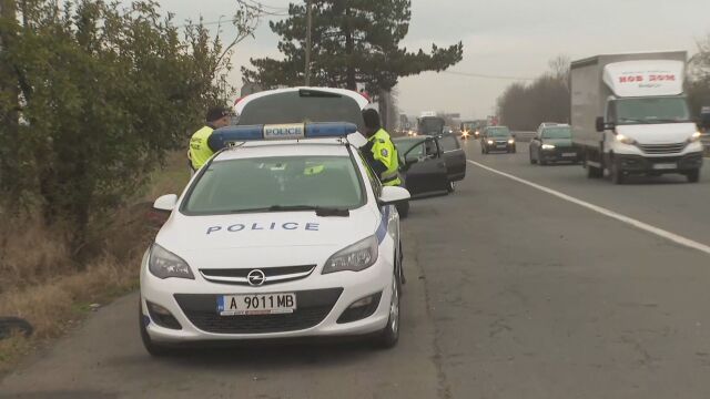 Полицията в Бургас увеличава екипите на пътя Дни преди празниците