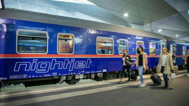 Първият нощен влак между Берлин и Париж пристигна във френската