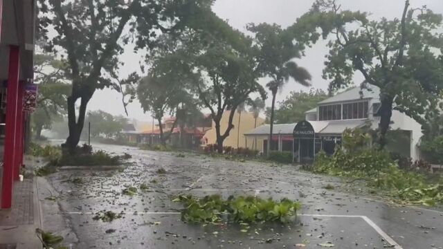Мощен тропически циклон е обхванал Австралия Очакват се животозастрашаващи внезапни