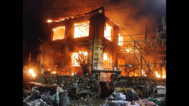 Семейство от пазарджишкото село Козарско загуби дома си при пожар