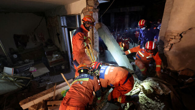 Най малко 116 души са загинали при силното земетресение в Северозападен