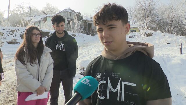 Кампанията Купи и дари на ученици от Софийската математическа гимназия