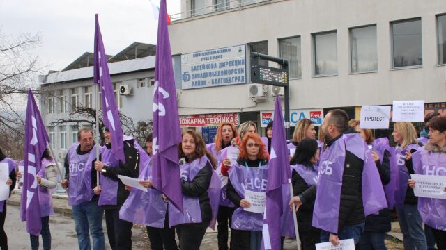 Протест за по високи заплати затвори ключов булевард в Благоевград Исканията