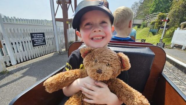  5 годишно дете е едно от най редките заболявания във Великобритания През