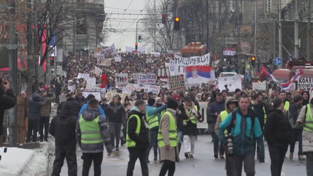 Стотици студенти протестираха срещу управляващите в Белград Причината за недоволството