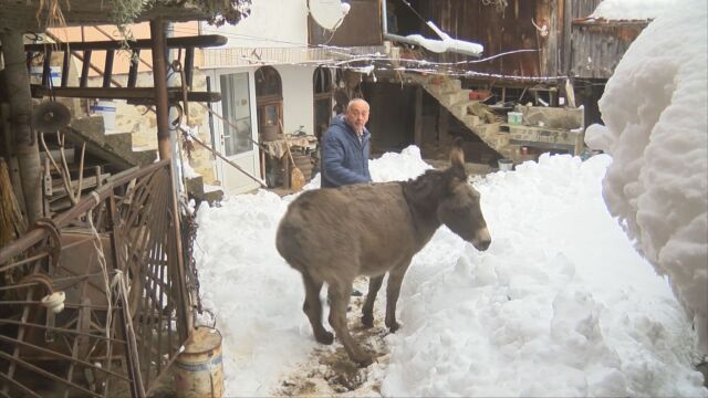  Трети ден десетки населени места в страната са на тъмно