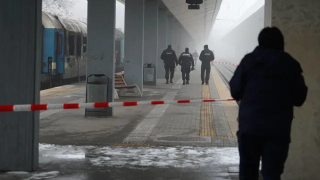  Изгоря трен 