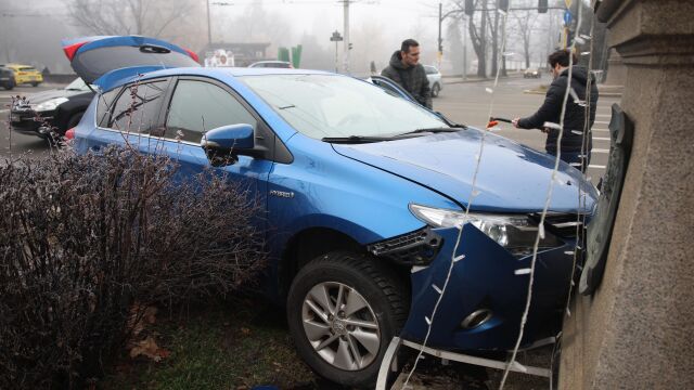 Катастрофа с два леки автомобила е станала на Орлов мост