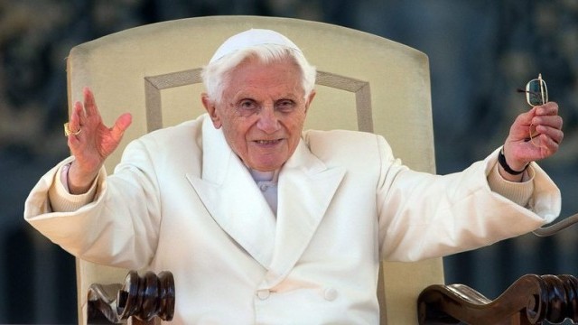 Папа Франциск с топли думи за покойния си предшественик