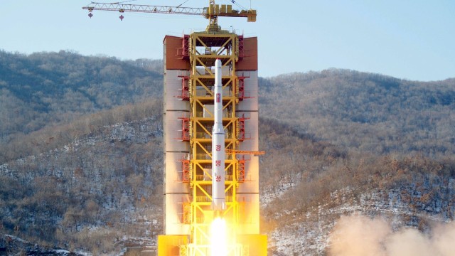 Вторият опит на Северна Корея да изстреля разузнавателен сателит се