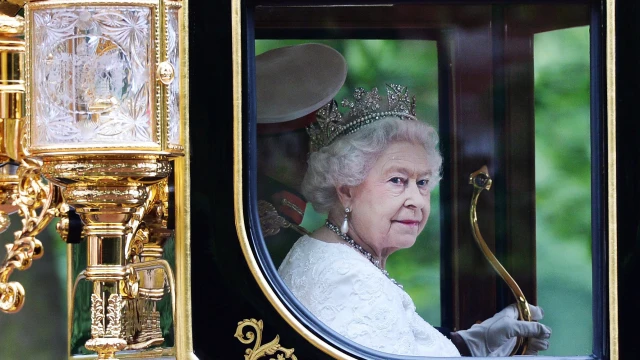 Последното пътуване на кралица Елизабет II към Лондон започна Процесията
