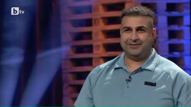 Махмуд иска дъщеря му Вики да се гордее с него