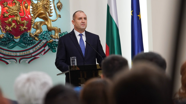 Президентът Румен Радев свали доверието си от правителството