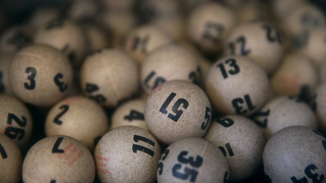 70 годишна жена спечели джакпота след като купи грешния лотариен билет