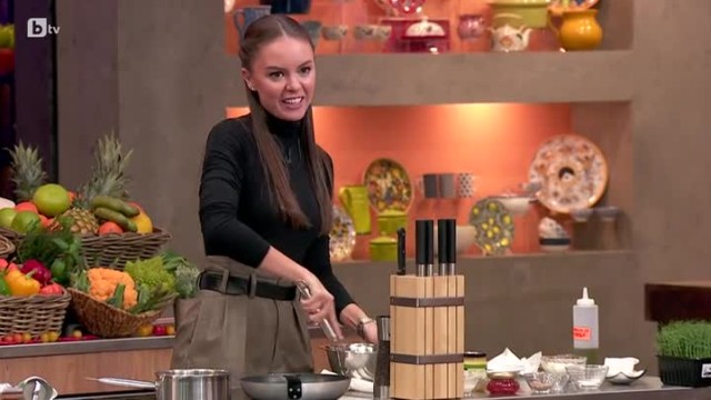 Лидия и Виктория започват приготвянето на руски ястия