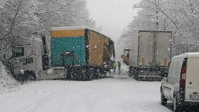 Катастрофа между два камиона затвори пътя София – Варна, съобщава