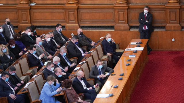 Депутатите обсъждат създаване на временна комисия за промени в Конституцията