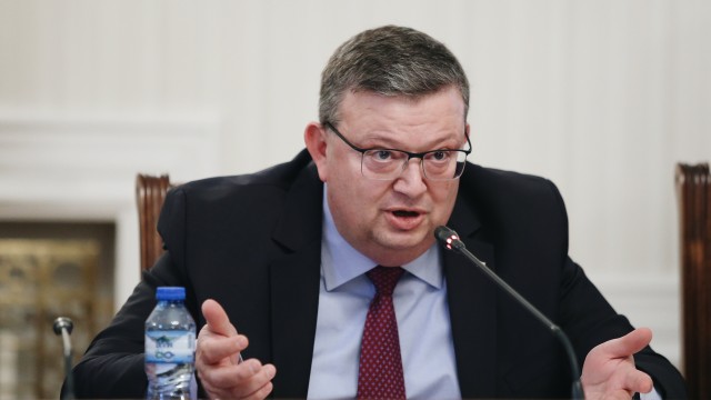 Цацаров: Управляващите нямат капацитета да разделят КПКОНПИ