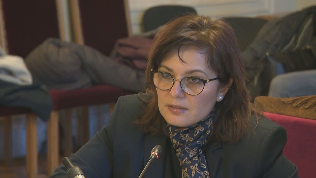 За изслушване по случая здравният министър Асена Сербезова се изправи