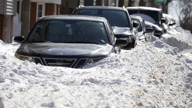 Продължава тежката снежна обстановка в Съединените щати За повече от