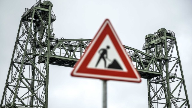 Планът да бъде демонтиран неотдавна реставриран исторически мост в Ротердам