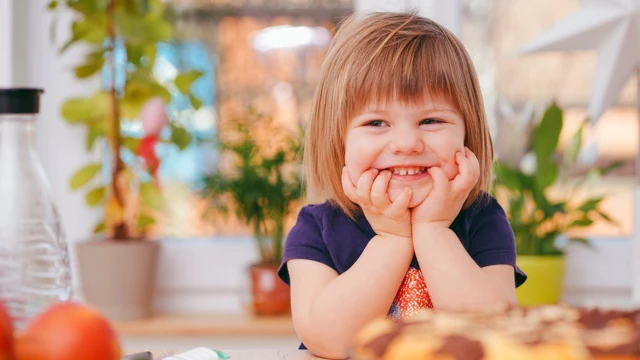 Храненето на децата до 3 години определя развитието на 80% от мозъка им