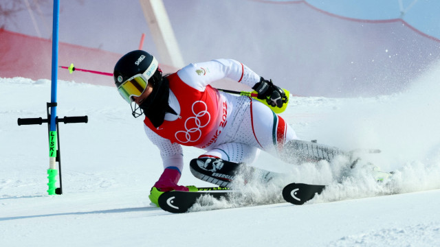Българската скиорка Ева Вукадинова се прибра в България след дебютното
