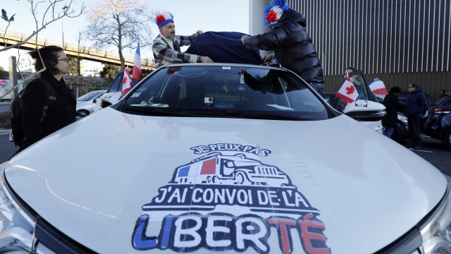 Парижката полиция забрани демонстрация на шофьори на камиони срещу антиковидните