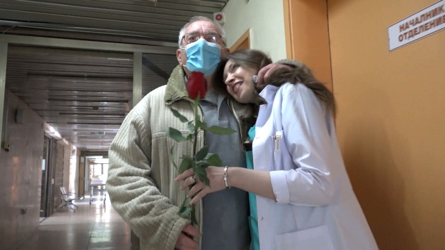 Мъж от Шумен прекарал тежък COVID 19 развълнува лекарите в болницата