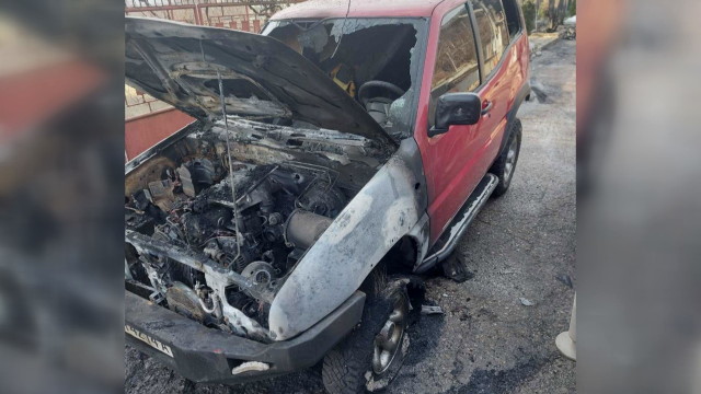 Подпалени са два автомобила на бившия директор на полицията в